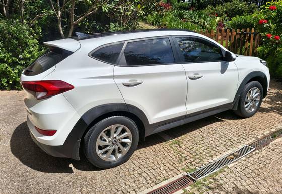 HYUNDAI TUCSON 1.6 16V T-GDI GASOLINA GLS ECOSHIFT HYUNDAI TUCSON 1.6 16V T-GDI GASOLINA GLS ECOSHIFT